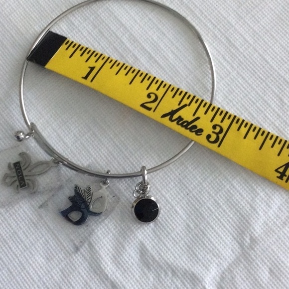 Woman’s sliver color Bracelet with 3 small charms NWOT - Picture 2 of 7